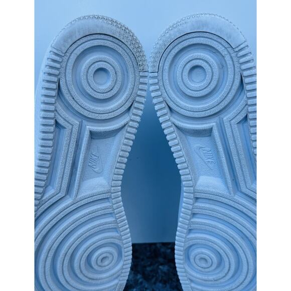 Athletic_Shoes